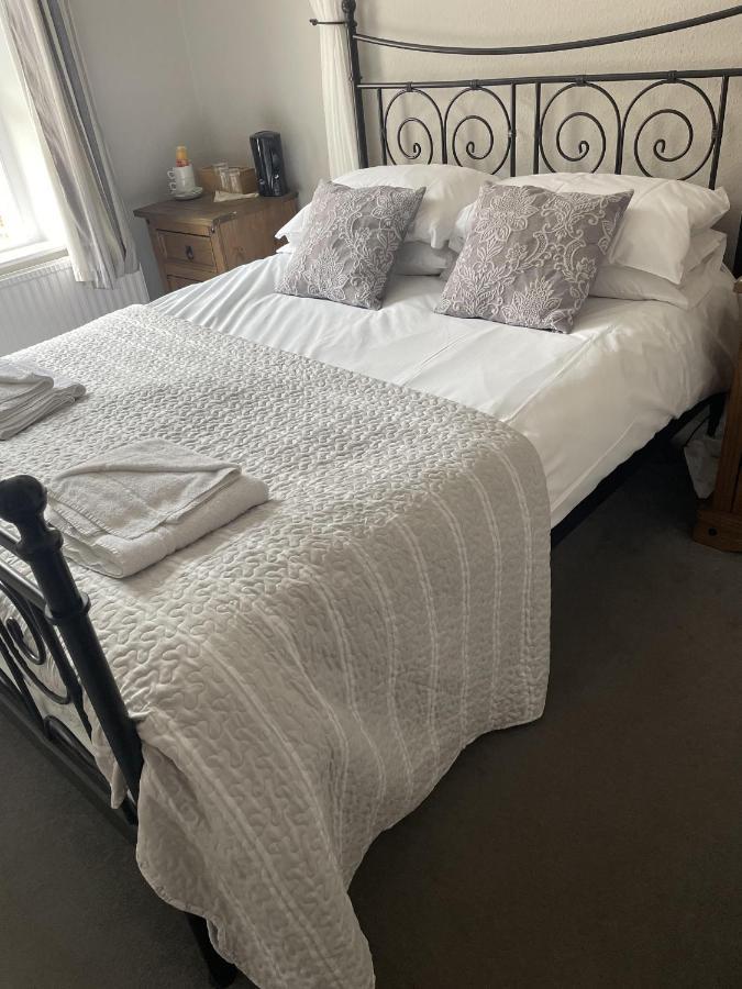 The Lamb Inn Marlborough Bagian luar foto