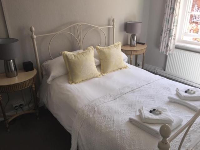 The Lamb Inn Marlborough Ruang foto